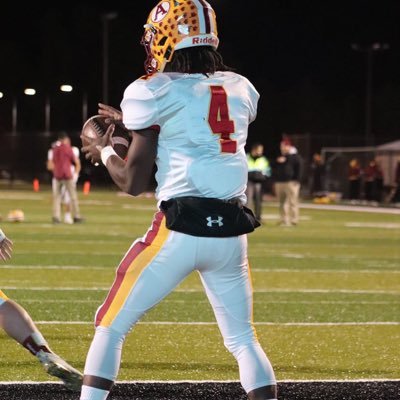Abbeville high.. Student athlete 🏈🏀.. Class of 23’ 5’8 165. QB,RB,DB,Slot WR All region