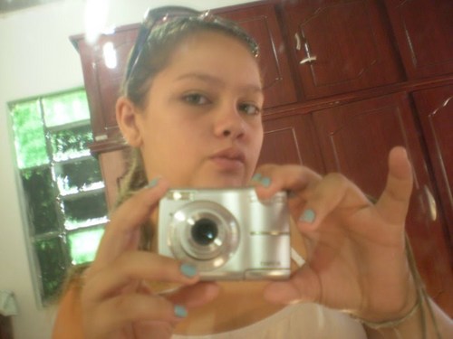 Garotas perfeitas não mentem, não bebem, não brigam, não erram e não existem...
