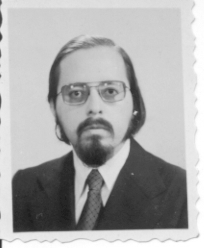 Nací el 16 de julio de 1947 en Quito-Ecuador, pero toda la vida he vivido en Colombia.
Me gradué de Medico-Cirujano en la Universidad del Cauca en 1977.