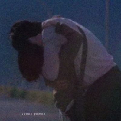 monnaliissa's profile picture. dark..