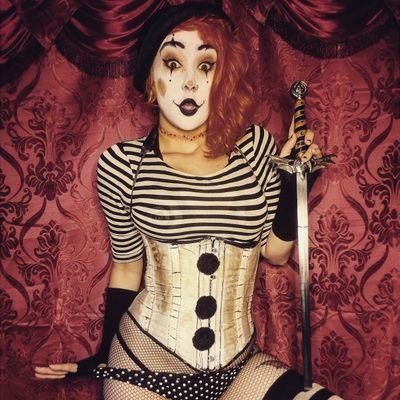 Traveling Sideshow preformer/Sword Swallower/Clown/Burlesque/Actress for hire🧡🎪🦇🎈🤡