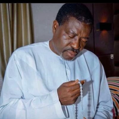 paparhulee's profile picture. 