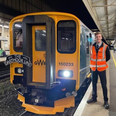 Conductor at @GWRHelp & Photographer 🏳️‍🌈 Opinions are my own 💬 #TwitterGuard #RailwayFamily