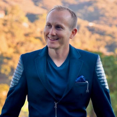 At intersection of consciousness, innovation and market ready technology to create 🔑 ecosystem 🧩s. Quantum Business Alchemist + Founder Alignment Specialist.
