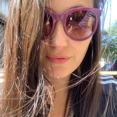 marulacourrege's profile picture. Periodista- 📺 Productora #alabarbarossa -Locutora 🎙️ (ISER)