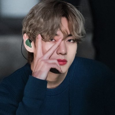 āBTS doesnāt stand for behind the scene, for your informationā - English/Spanish - Only Army