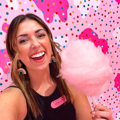 mirandalynnlee's profile picture. I get very excited about things.