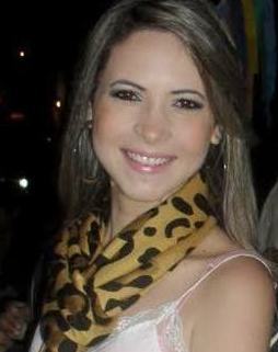 Ela tem aquele gosto doce de menina romântica e aquele gosto ácido de mulher moderna.