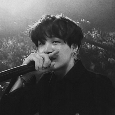 only armyy
perdon solo soy yo llorandole a bangtan
yooongi biased