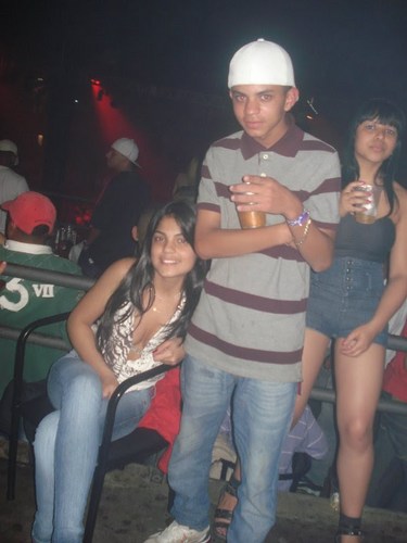 17 anos,capricorniano,solteiro,legal,chato&corinthiano
eu to rindo atoa  && ela ta estressada.