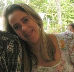 Solteira,23 anos,Paraibana e Pessoense com muito orgulho,Graduanda em Serviço Social na UFPB que é Minha paixao,Corinthiana e amo minha Familia.