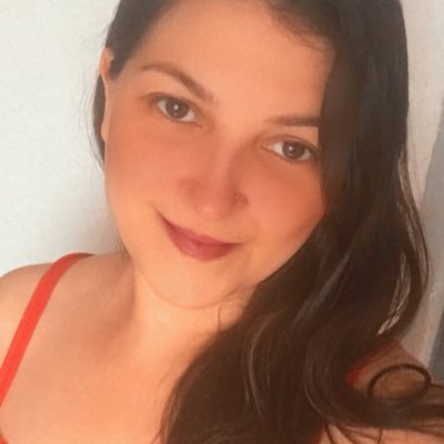 Escritora. Editora de conteúdo. Formada em Letras e Pedagogia. Apaixonada pela cultura Sul-coreana, em especial Kdrama e culinária do país. 🌵