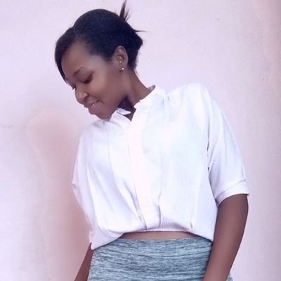 carolinenduku19's profile picture. 