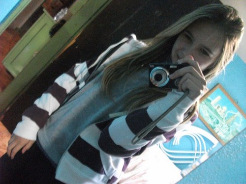 13 anos ,  preto e branco  ,  São Paulina  , Deus , amiiiga,  , não vive sem celular ;) seeegue , sigo de volta (: