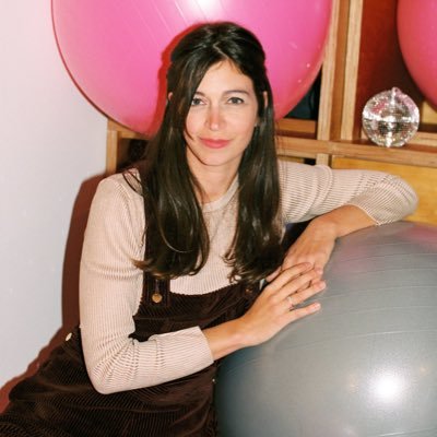 behind Dancefloor Paris - coolest dance studio in town🩰 ex Head of Comms @joinstationf 🤖 Autrice 📖