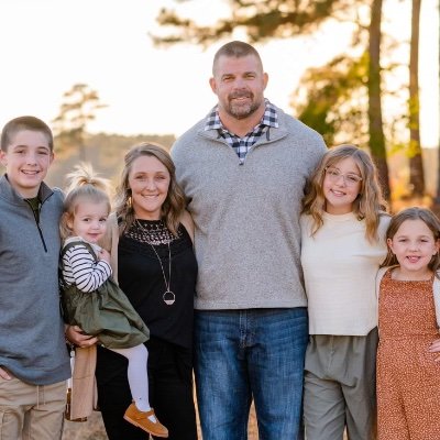 Follower of Christ, Husband of awesome wife, Father of 4 great kids. Former Razorback. Head Football Coach at Bauxite High School ⛏🏈MINERSTRONG #SWINGTHEPICK ⛏