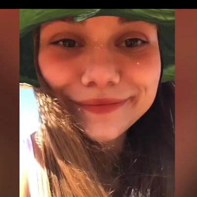 cialaurat's profile picture. reaparece el desconocimiento inmenso 🌏 escapismo cal astro no espazo