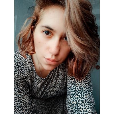 picassosososo's profile picture. Docente,

artista plástica,

bailarina y

Medallista olímpica en mis sueños 😋