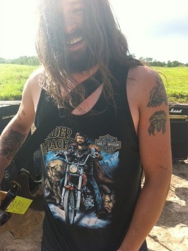 Sanbones's profile picture. just a guy, doin guy thangs I play bass in tensecondepic (2002-2014) and Royal Tusk