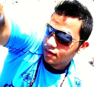 Ah,
 Seu Sorriso Existe Luzes Que Exalam ♪