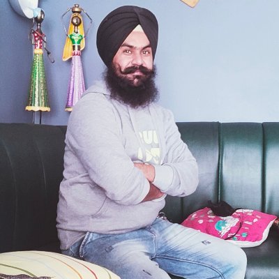 ਤੈਨੂੰ ਮੁਹੱਬਤ ਕਰਨ ਲਈ ਆਪਣਾ ਰਿਸ਼ਤਾ ਜਿਉਂਦਾ ਰੰਹਿਦਾ ਇਹ ਜਰੂਰੀ ਤਾਂ ਨੀ ਸੀ ਇਸ ਲਈ ਤੇਰੇ ਤੋਂ ਦੂਰ ਹੋਣਾ ਮੇਰੀ ਮਜ਼ਬੂਰੀ ਸੀ ...☺️