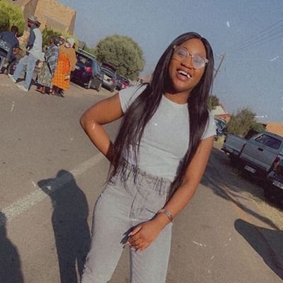 Khanyie_02's profile picture. God is Love... Happiness, Growth and Glow ❤️💛🌻☀️✨💡