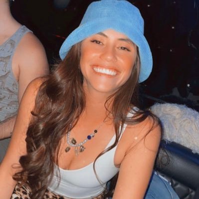 she/her/ella. multi style teacher | bailarina | yogi energy healing | disco lover | grad student