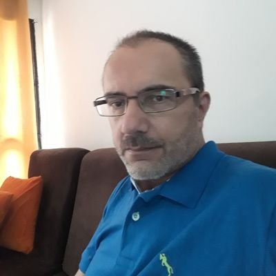 Ingeniero de Mercados y Administrador de Empresas. Uribista 100%.
