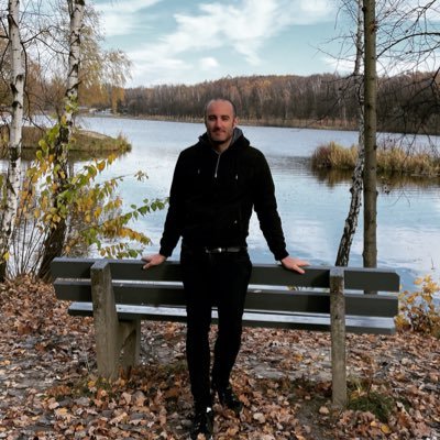 Escribo novelas en mis ratos libres. Por ahora llevo tres: Encadenado, La Daga y La Daga Azul. #escritoresindie