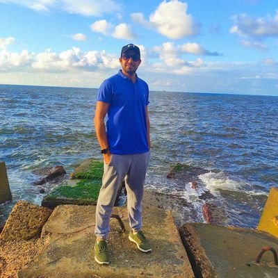 OsaMaZenety's profile picture. ‏أنا شاب لكن عمري ألف عام وحيد لكن بين ضلوعي زحام خايف و لكن خوفي مني أنا أخرس و لكن قلبي مليان كلام عجبى ...