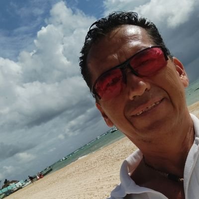 comprometido con el cambio de paradigma en México. RedAMLO