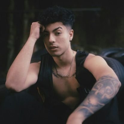 Me llaman Naim 💋
Cuenta secreta 🙄
🎥YOUTUBE:NaimDarrechi
📸 instagram:naimdarrechi