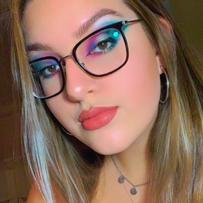 22•me paso todo el día llorando y solo vengo para stalkear🤪