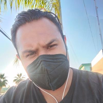 DsantiagoSadic's profile picture. Letras, comida, cerveza, perros y series.