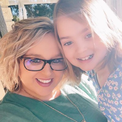 Christian. Wife. Mom of 2. Book Lady. Photographer. Student.