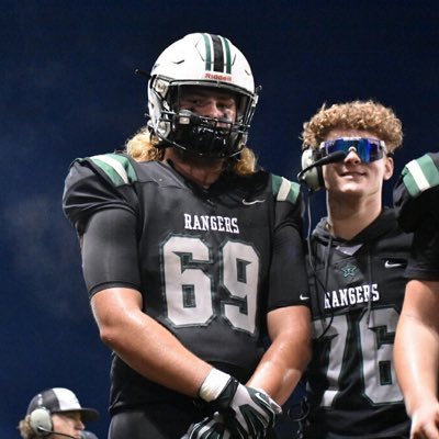 2⭐️ -6”7 265lbs-ol/dl-2 time 1st team all league o-line and d-line/1st team all state offensive and defensive line 2022 4a State Champs bigthunder26@icloud.com