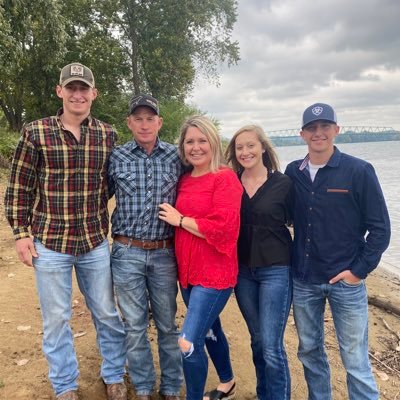 Believer✝️, Wife of a great farmer❤️mom of Wyatt,💙Weston, 💙Adisen, 💖Employee of OVESC/ Bright Beginnings PreK Shenandoah 💚🤍💚Proud to be a Zep🤍💚