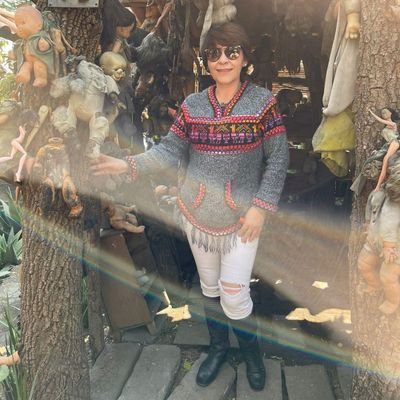 Yazye's profile picture. Viva la vida!!