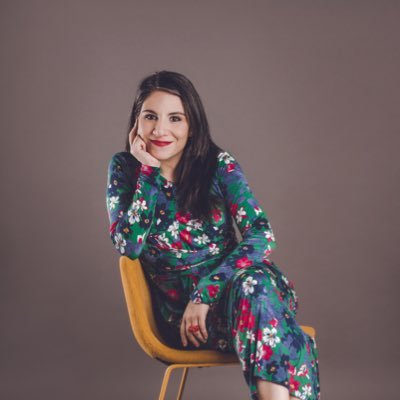 De chiquita quería hacer las noticias y ver el futuro, hoy soy su internacionalista y futurista de confianza. Protectora de reputaciones en @merakimex