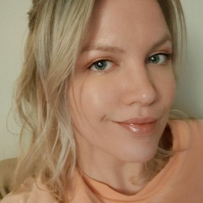 sillymisslizzie's profile picture. Problem is, I got a lot of brains but no polish.