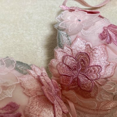 最近ランジェリーが好きで好きでたまらなくなったのでアカウントを作りました🥰お気に入りはRisa Magliさんです✨✨下着好きさんと繋がりたいです! 男性や内容の分からない鍵垢、性的なアカウントのフォローはブロックします💦G65~H65