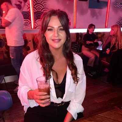 vickihouseman's profile picture. snapchat: houseeeey