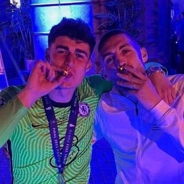 Yash24311787's profile picture. Drunk cynical and boring.
Someone in some dark cafe.