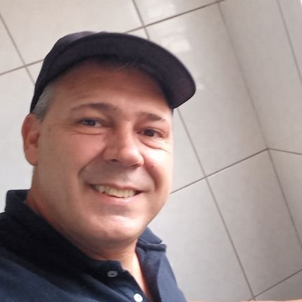 zezefox's profile picture. 