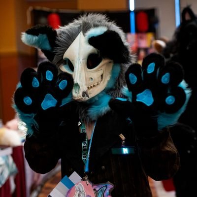 ahoy! I am Mongrel Skullsworth. 
fursuiter and artist:)
He/Him/they/them
feel free to say hello💜

@MongrelskullsAD  is my AD account go check it out!