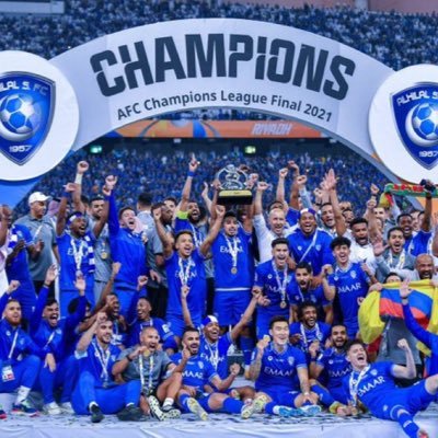 الحياة لوحة فنية...ألوانها أقوالك... أَشكالها أعمالك...و الرسام هو أَنت...فأَبدع في رسم لوحتك...فما زالت الفرشاة في يدك❤️