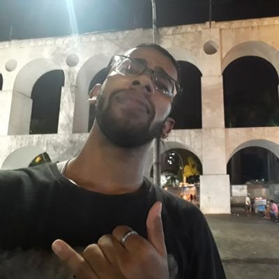 Rio de Janeiro, RJ. 
aquariano, graduando de Psicologia.