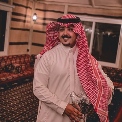 وطني لو شُغلت بالخلد عنهُ، نازعتني إليه في الخلد نفسي ..