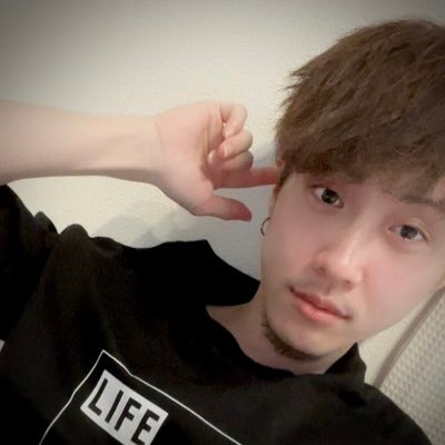 tsuruhara01102's profile picture. 前職で怪我をしたことで失業→これを機に人生を見直しWEBデザインへの挑戦を決意 。 ノマドワーカー的生活を送ることを目標に、11月から本格的にWEBデザインの勉強開始｜🏳️‍🌈26歳・名古屋🏳️‍🌈