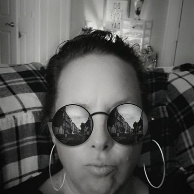 stephbingestv's profile picture. 